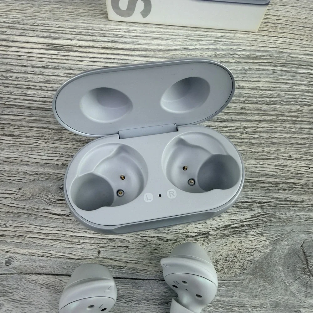 Samsung Galaxy Buds R170 Silver Wireless Bluetooth Earbuds Tested Working